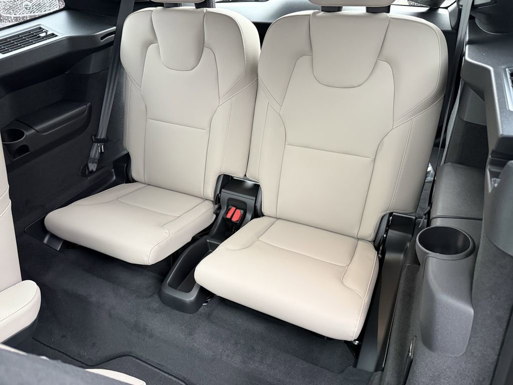 New 2026 Volvo XC90 B6 Plus image 12
