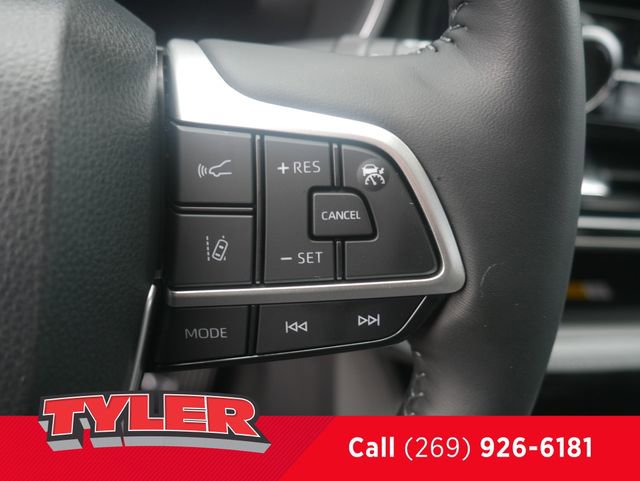 Used 2024 Toyota Highlander Limited AWD/4WD image 28