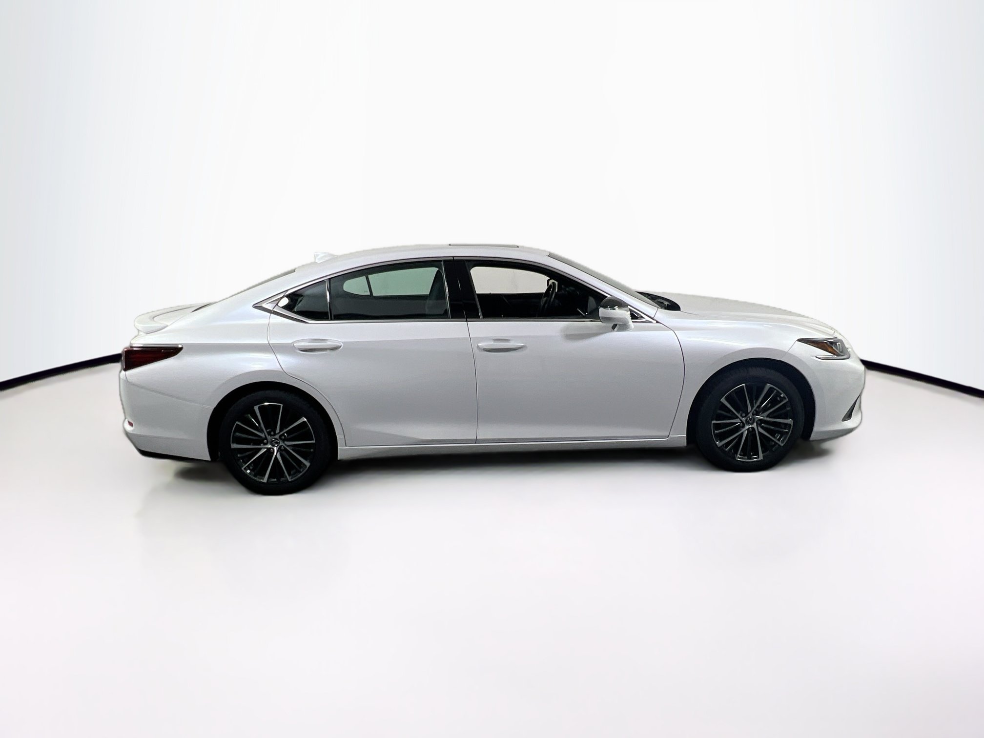 Used 2025 Lexus ES 350 w/ Premium Package FWD image 4