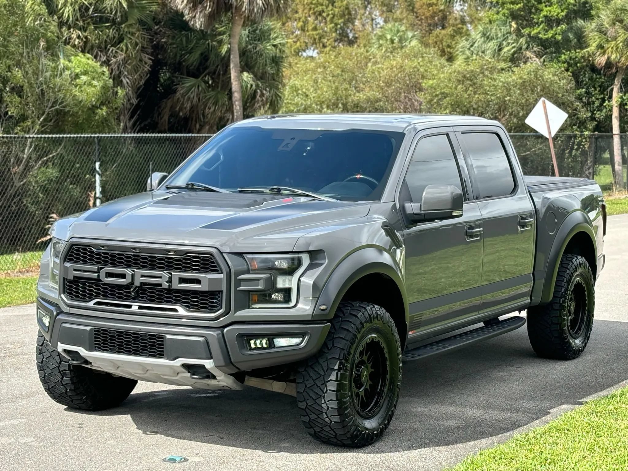Used 2018 Ford F150 Raptor w/ Equipment Group 802A Luxury AWD/4WD image 10