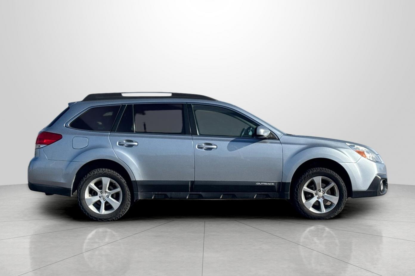 Used 2013 Subaru Outback 2.5i Premium w/ All-Weather Pkg image 3