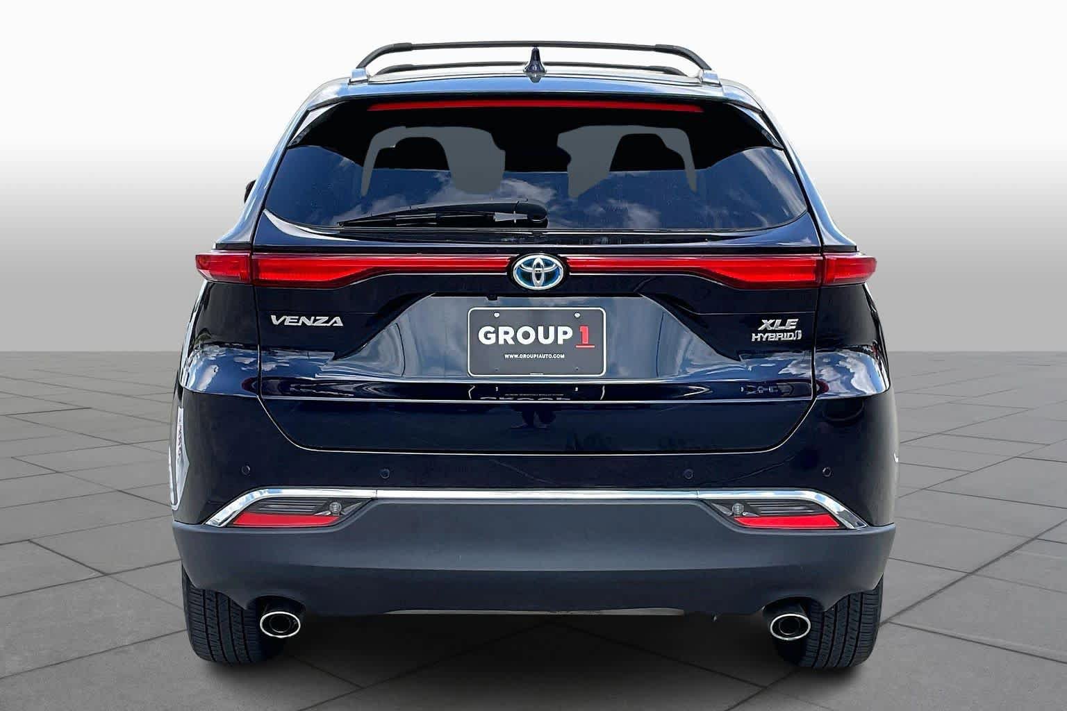 Used 2022 Toyota Venza XLE image 5