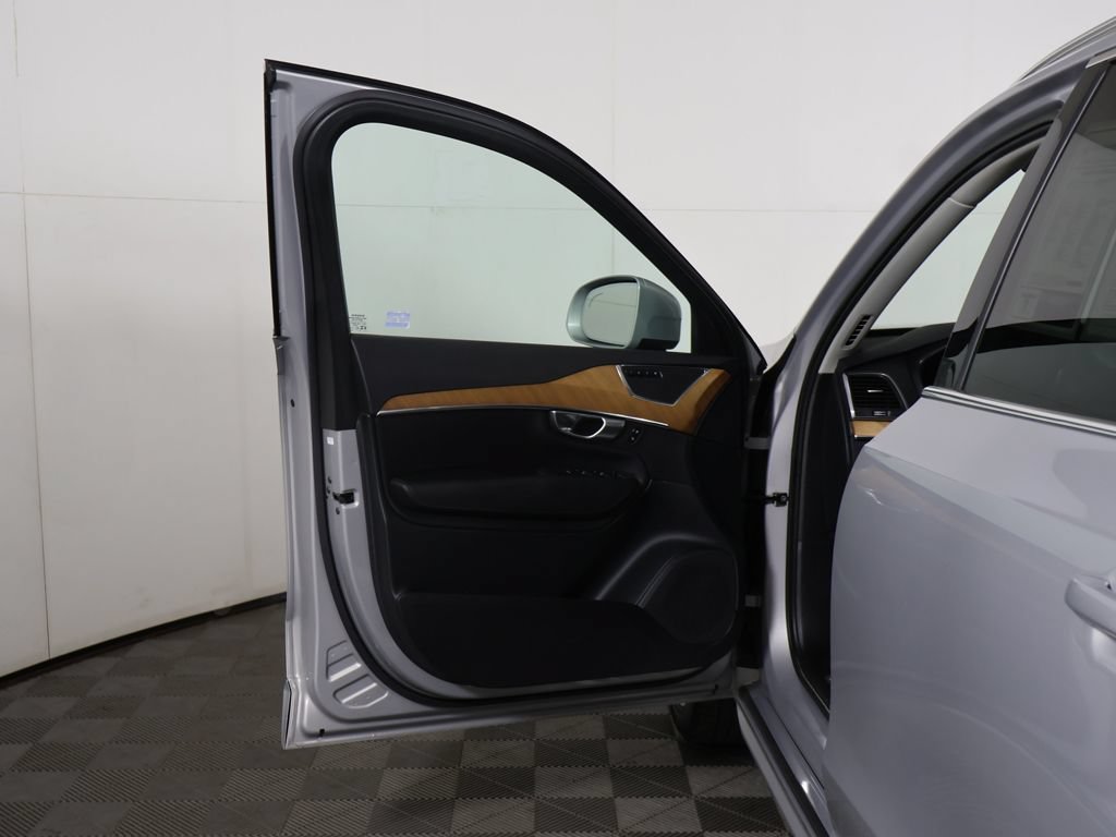 Used 2023 Volvo XC90 B6 Core w/ Climate Package AWD/4WD image 22