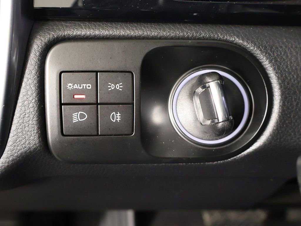 Used 2023 Porsche Cayenne Platinum Edition w/ Premium Package Plus image 38