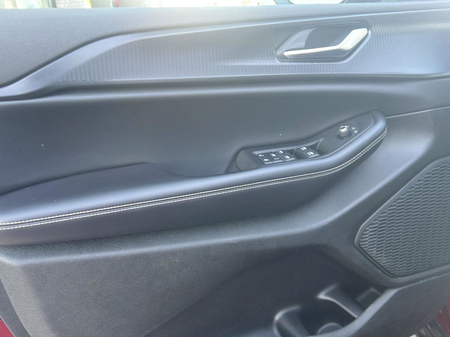 Used 2023 Jeep Grand Cherokee Laredo image 6