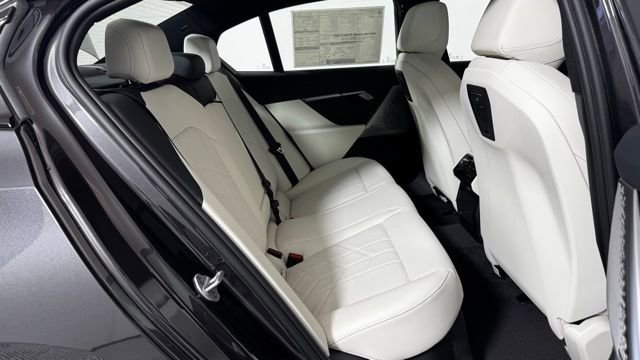 New 2026 BMW 550e xDrive w/ Premium Package image 18