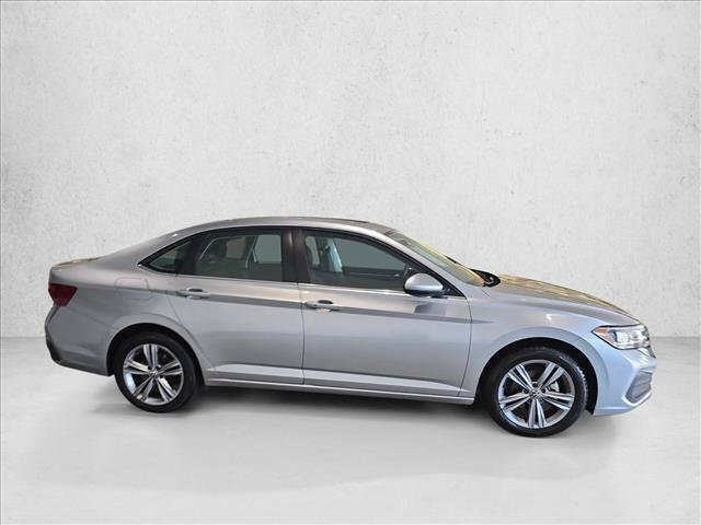 Used 2024 Volkswagen Jetta SE FWD image 4