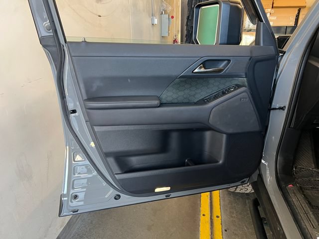 Used 2025 Lexus GX 550 w/ Accessory Package (32) AWD/4WD image 35