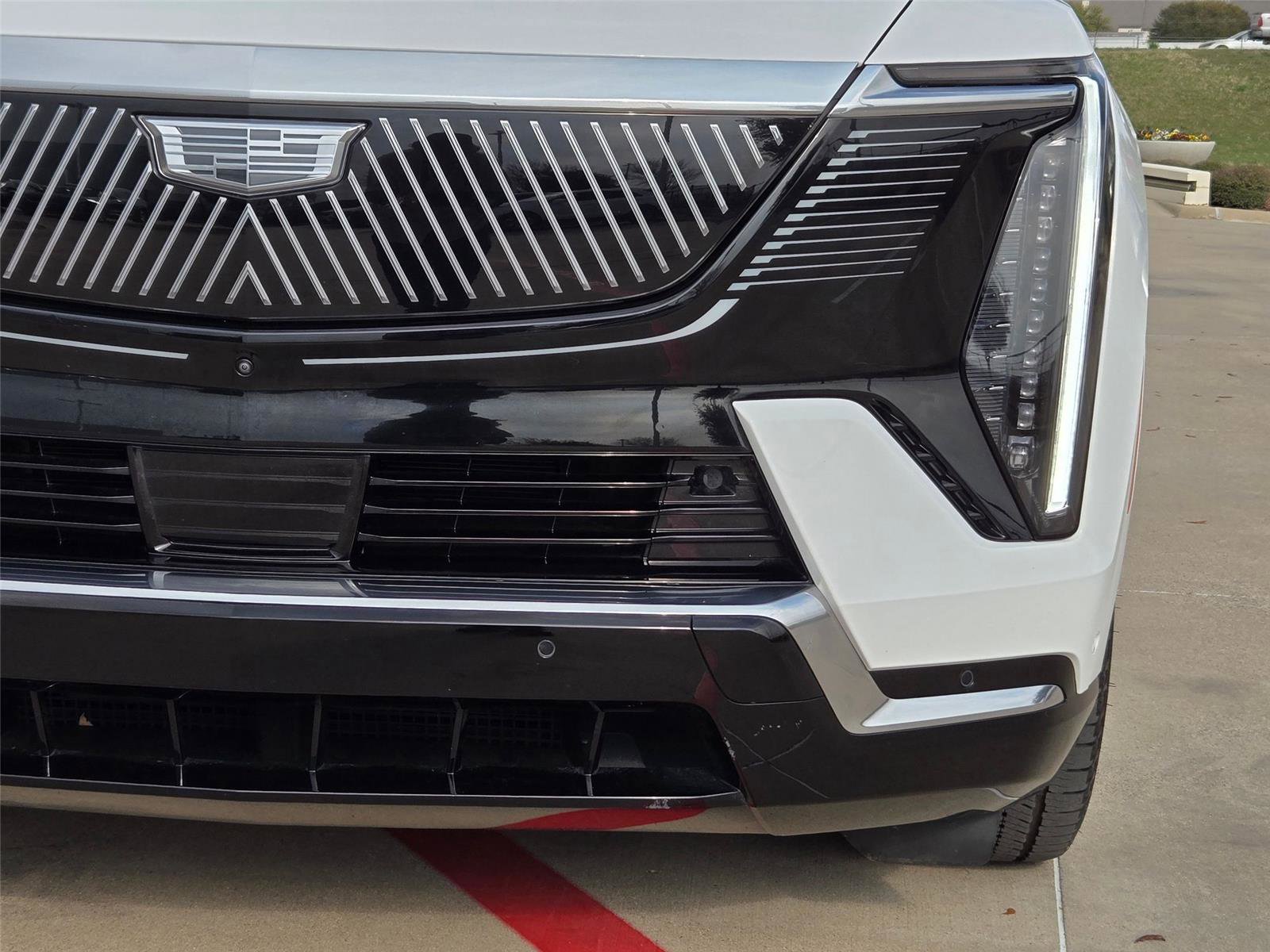Certified 2025 Cadillac Escalade IQ Luxury 2 w/ LPO, Premium Carpet Package AWD/4WD image 6