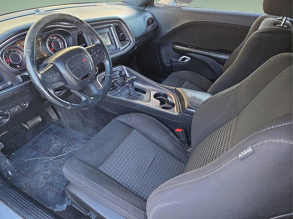 Used 2015 Dodge Challenger SXT image 14