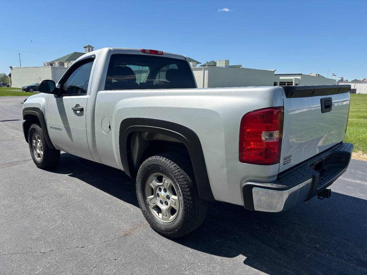 Used 2010 Chevrolet Silverado 1500 W/T RWD image 6