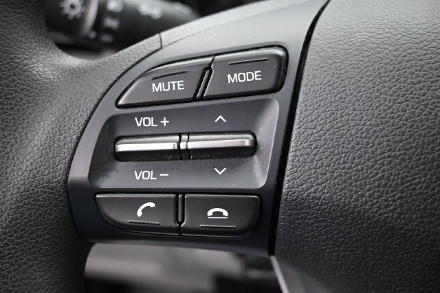 Used 2020 Hyundai Elantra SE FWD image 17