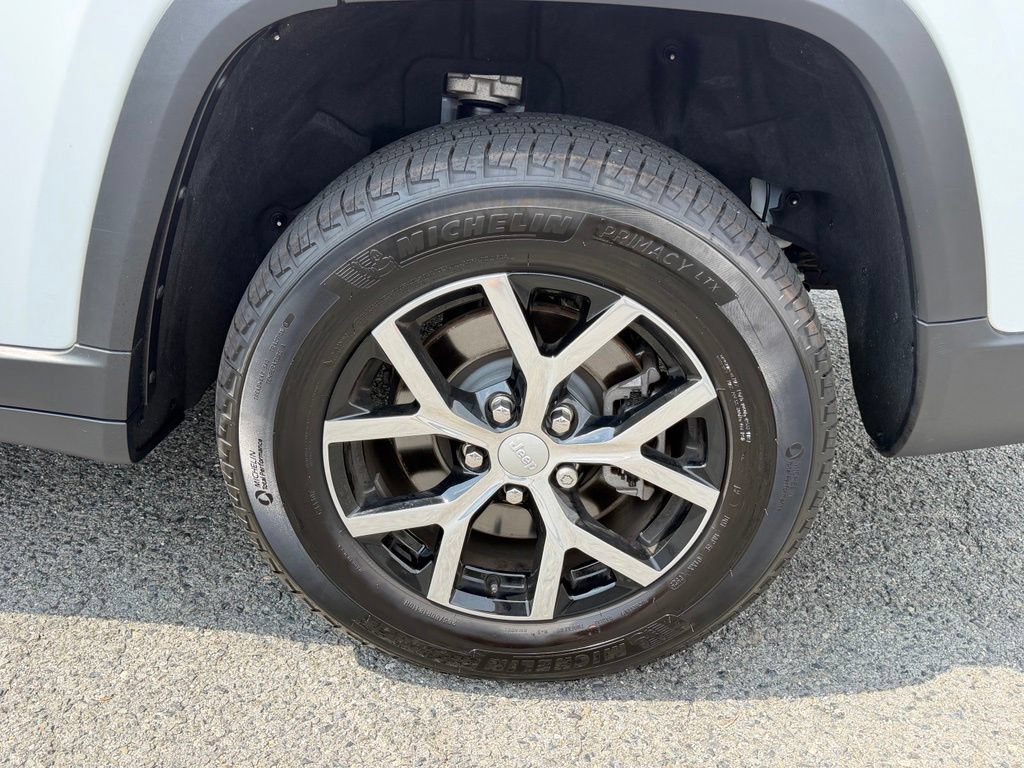 Certified 2025 Jeep Grand Cherokee L Limited AWD/4WD image 14