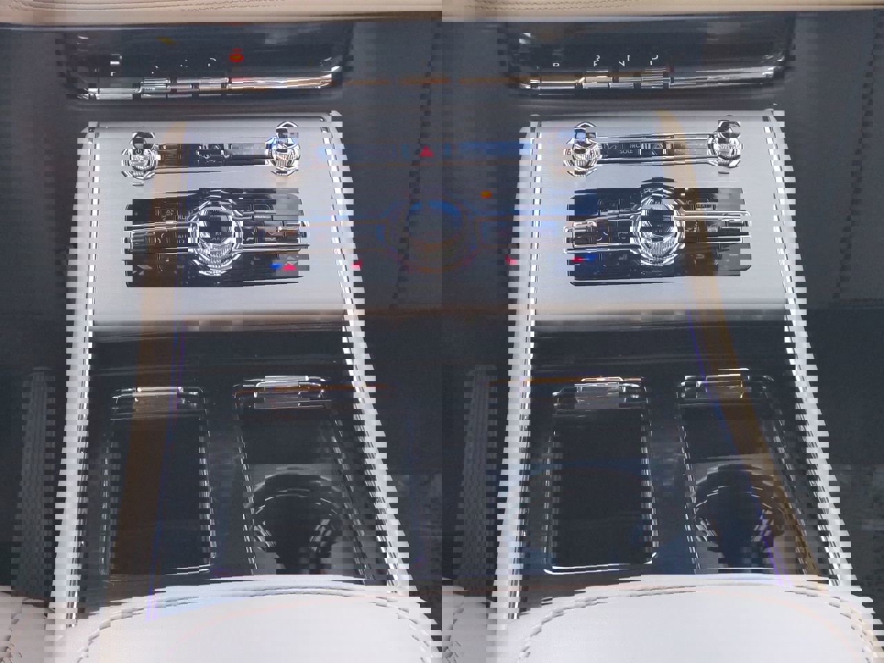 Certified 2023 Lincoln Aviator AWD w/ Class IV Trailer Tow Package image 19