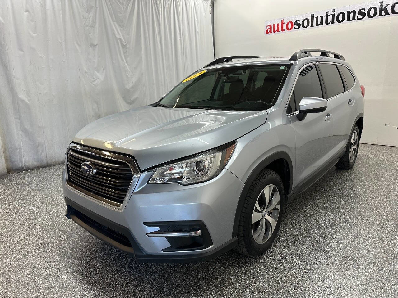 Used 2019 Subaru Ascent Premium image 3