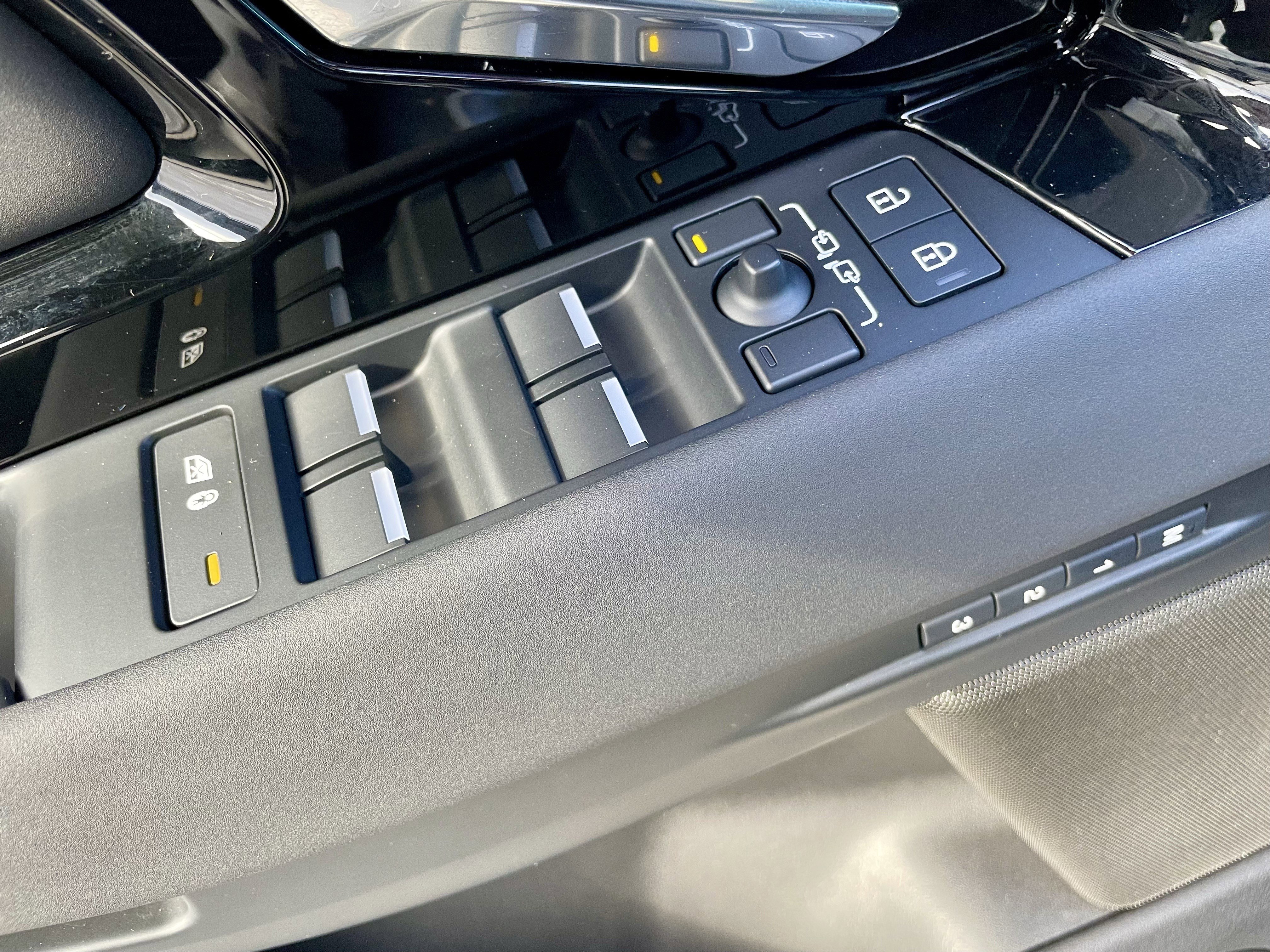 Certified 2024 Land Rover Range Rover Evoque Dynamic SE image 11