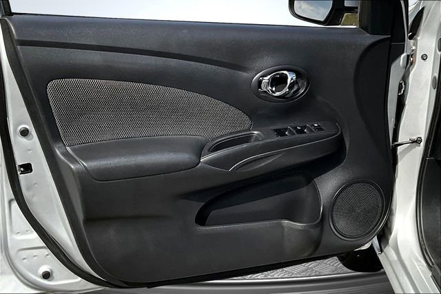 Used 2014 Nissan Versa SV w/ Convenience Package image 18