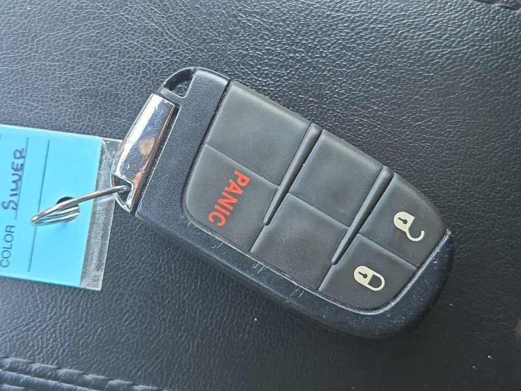 Used 2024 Jeep Compass Latitude image 32