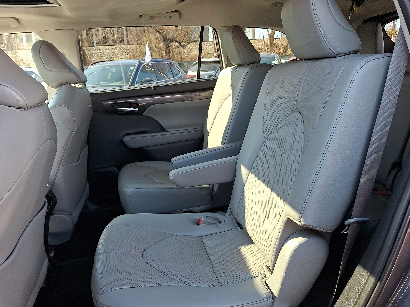 Used 2023 Toyota Highlander Limited image 9