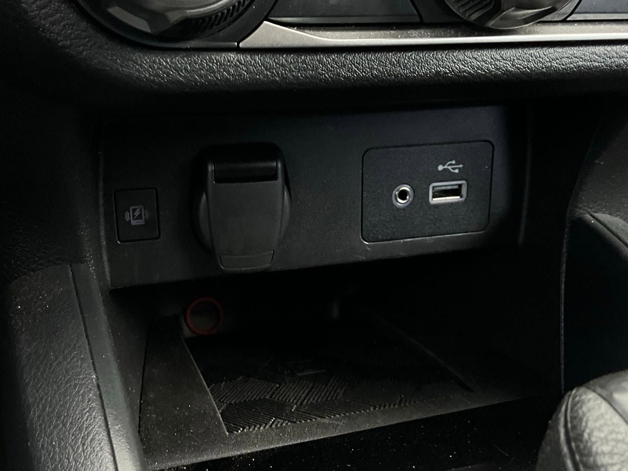 Used 2025 Nissan Versa SV image 23