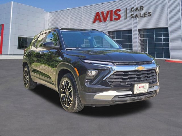 Used 2025 Chevrolet TrailBlazer LT AWD/4WD image 3