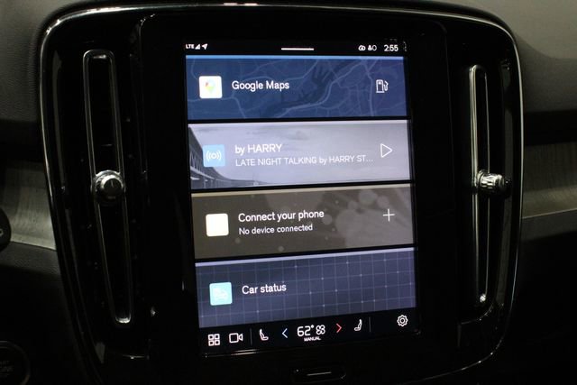 Used 2025 Volvo XC40 B5 Plus image 32