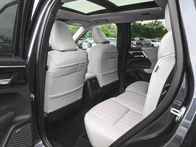 New 2025 Mitsubishi Outlander SEL image 31