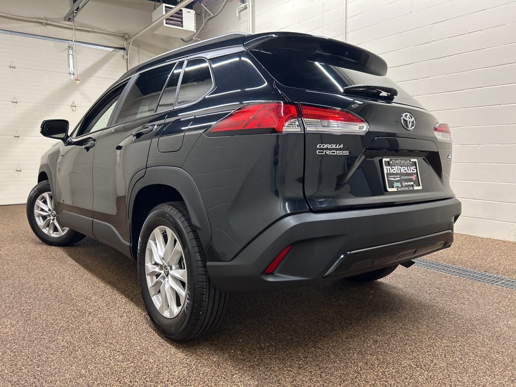 Used 2024 Toyota Corolla Cross LE image 4