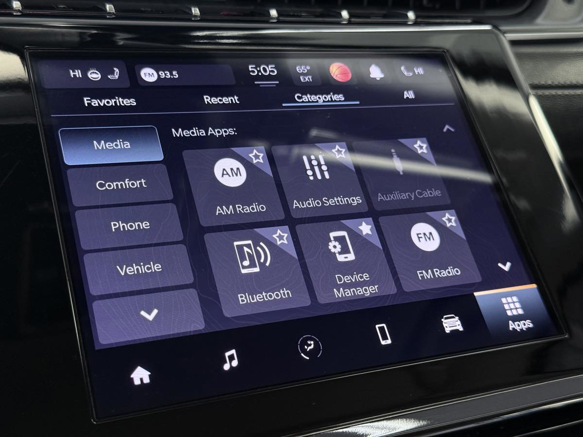 Used 2023 Jeep Grand Cherokee Laredo w/ Luxury Tech Group I image 63