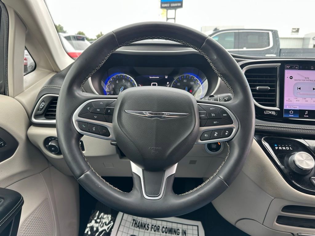 Used 2022 Chrysler Pacifica Touring-L FWD image 25