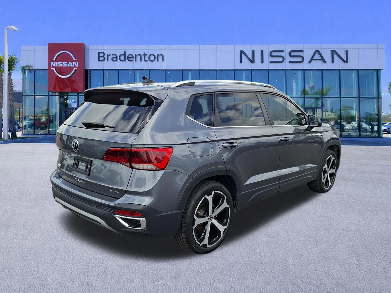 Used 2023 Volkswagen Taos SEL AWD/4WD image 5