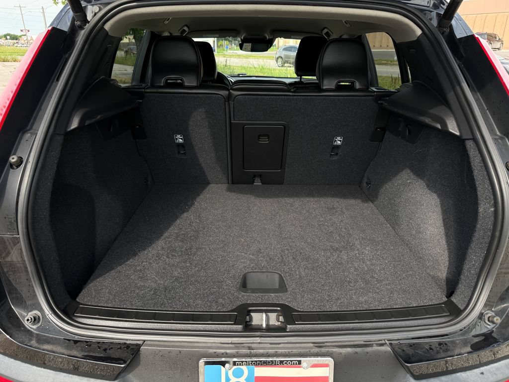 Used 2022 Volvo XC40 T5 Momentum AWD/4WD image 21