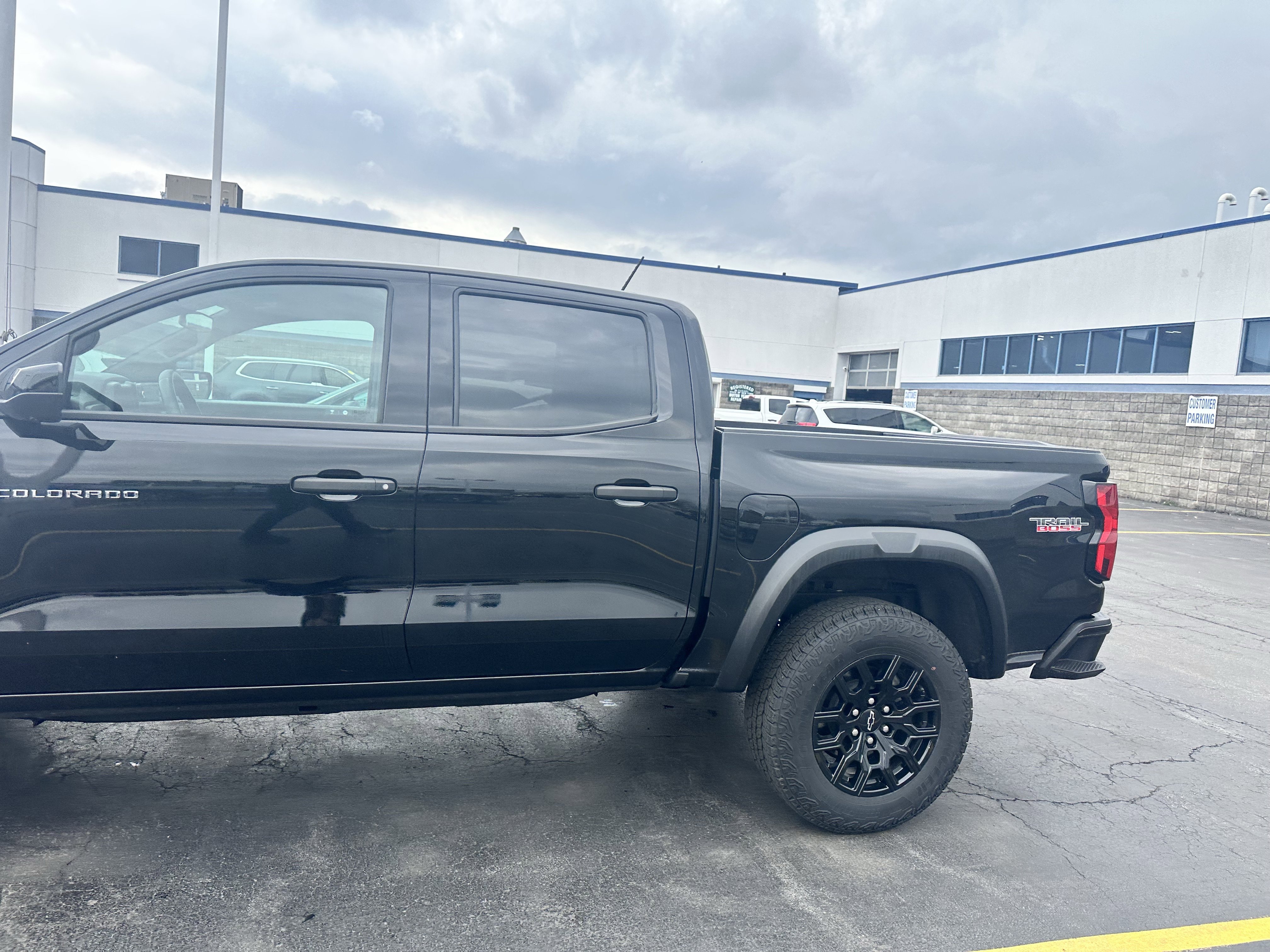Used 2024 Chevrolet Colorado Trail Boss w/ Technology Package image 5