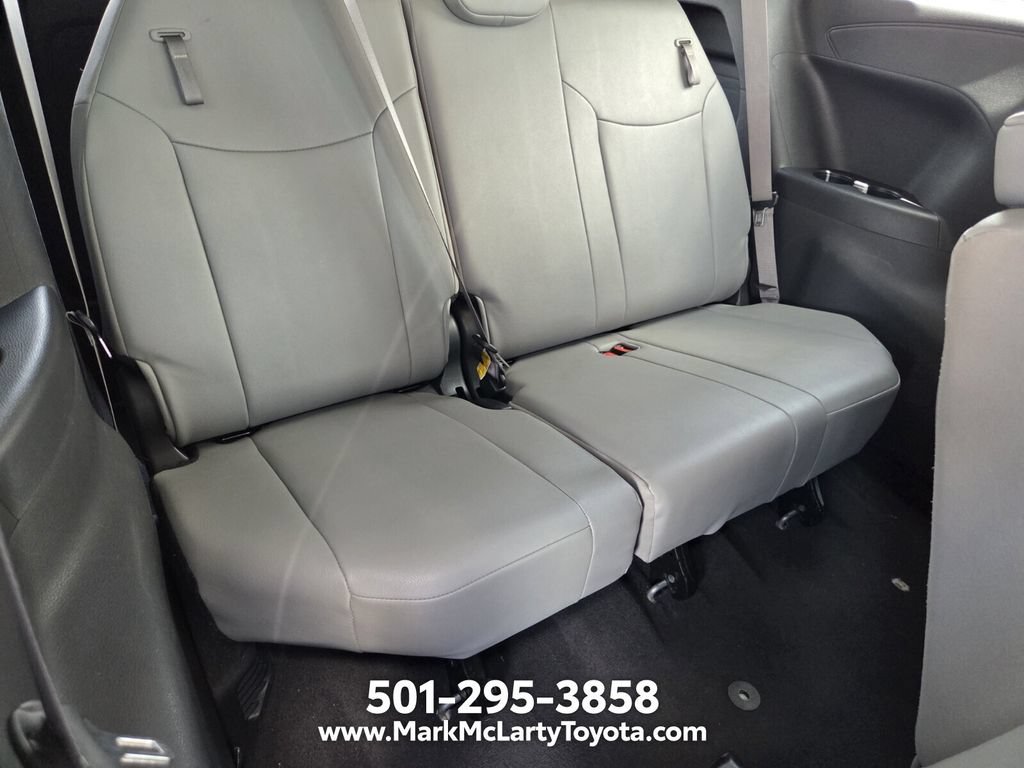 Used 2025 Toyota Sienna XLE FWD image 14