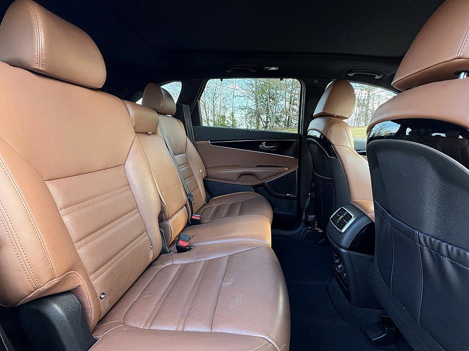 Used 2019 Kia Sorento SX image 13