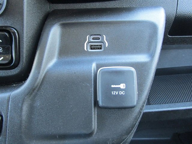 Used 2025 RAM ProMaster 2500 w/ Convenience Group image 32