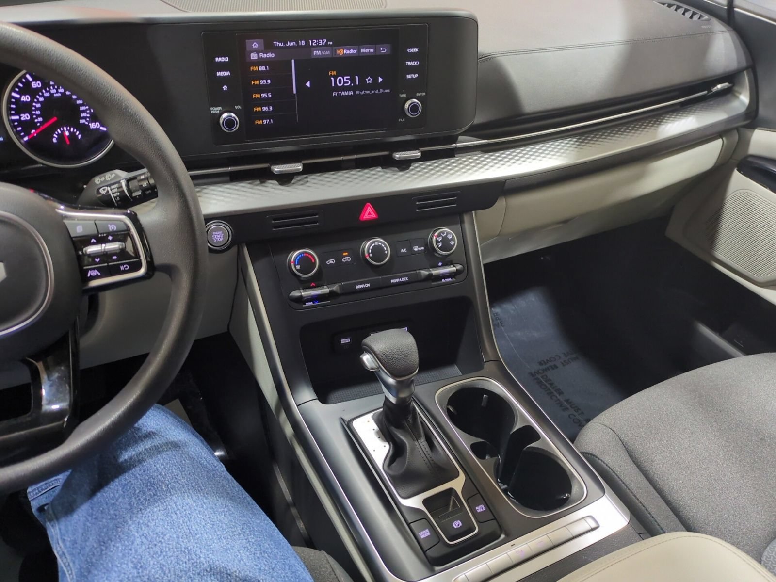 Certified 2024 Kia Carnival LX FWD image 26