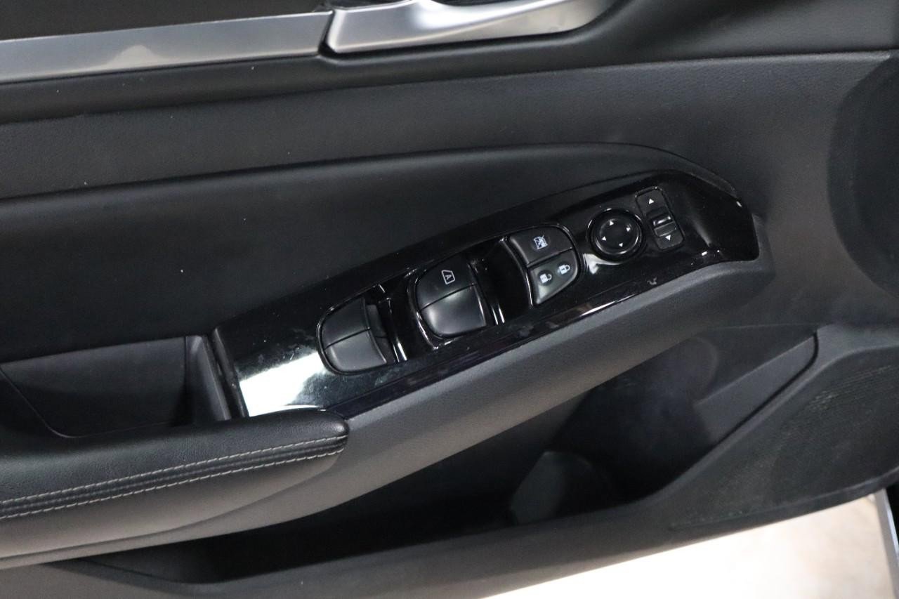 Used 2023 Nissan Altima 2.5 SV image 11