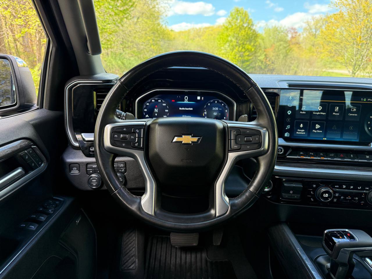 Used 2023 Chevrolet Silverado 1500 LTZ w/ LTZ Premium Package AWD/4WD image 14