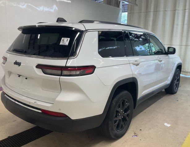 Used 2022 Jeep Grand Cherokee L Limited AWD/4WD image 3
