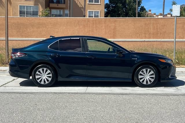 Used 2021 Toyota Camry LE FWD image 3