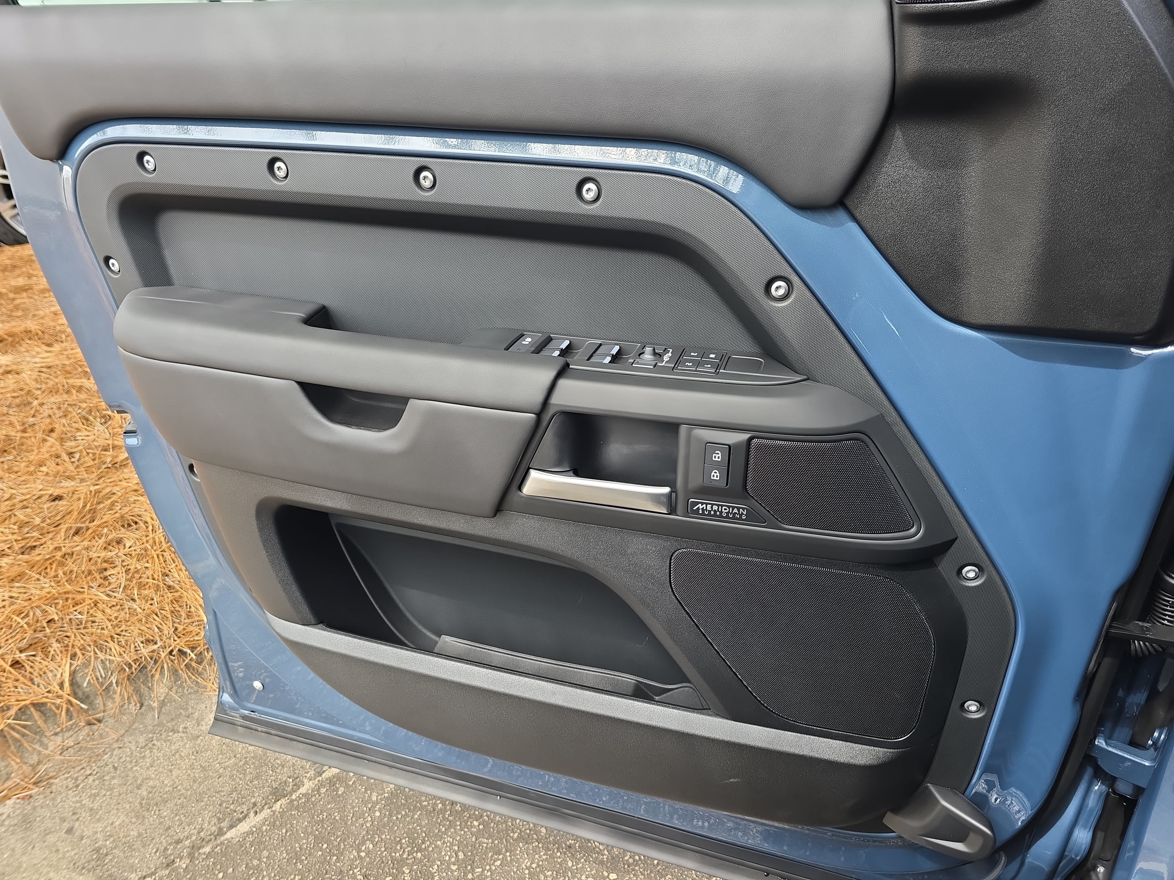 New 2026 Land Rover Defender 110 X-Dynamic SE AWD/4WD image 28