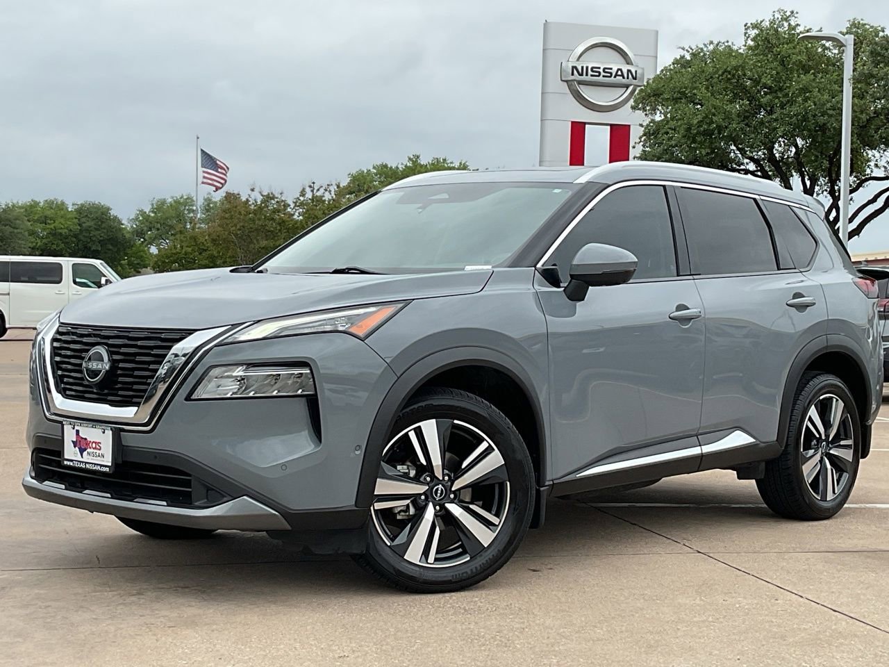 Used 2023 Nissan Rogue SL w/ SL Premium Package image 2