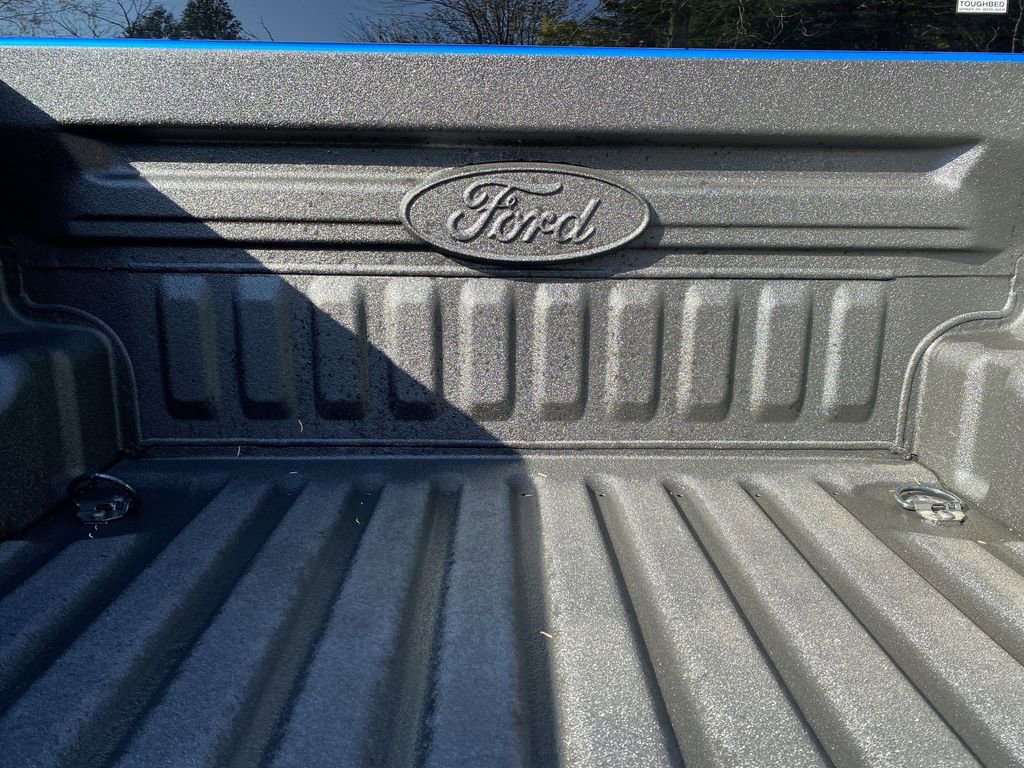 New 2025 Ford Maverick Lariat w/ Black Appearance Package image 18