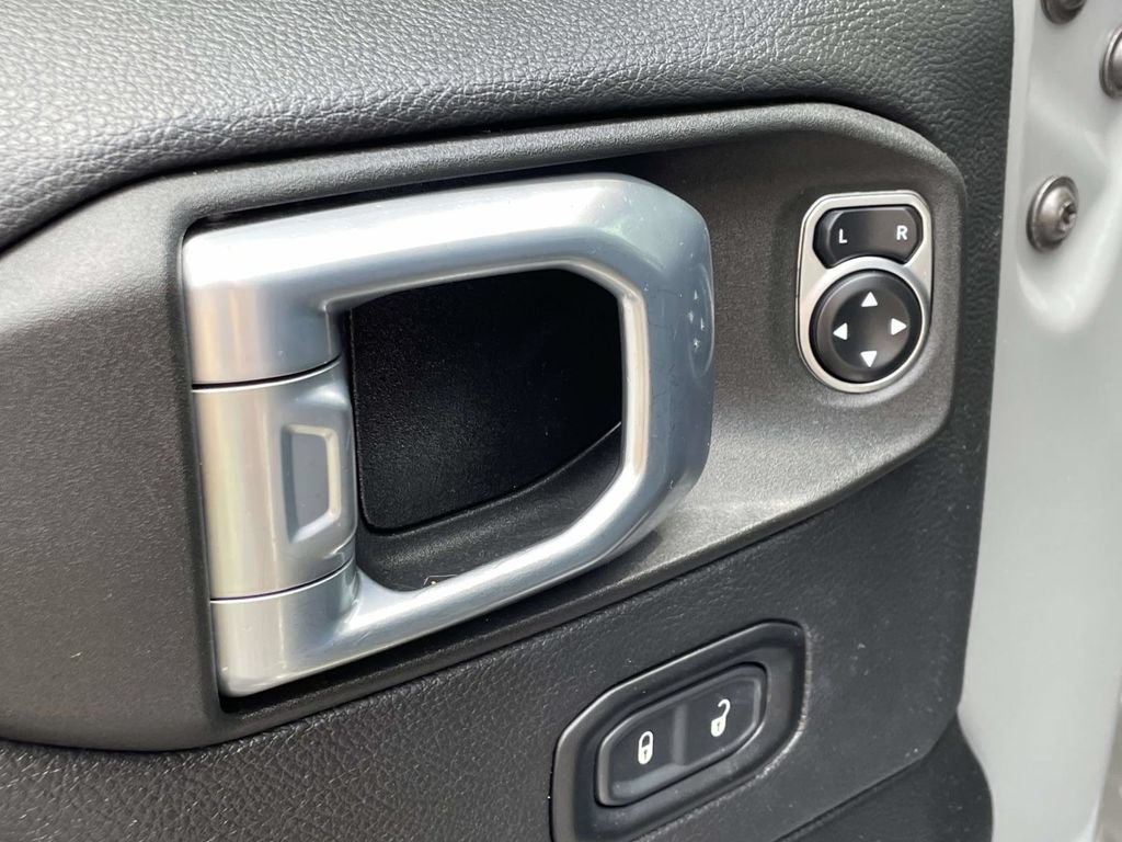 Used 2022 Jeep Wrangler Unlimited Sahara AWD/4WD image 24