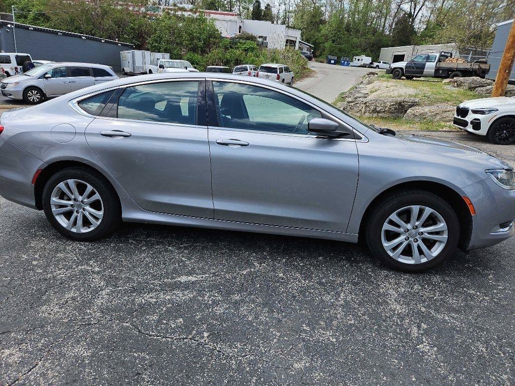 Used 2015 Chrysler 200 Limited w/ Convenience Group FWD image 2