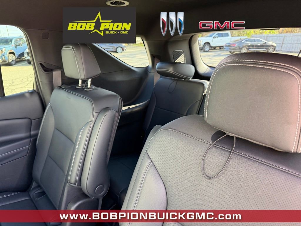 Used 2026 Chevrolet Traverse LT w/ Midnight/Sport Edition AWD/4WD image 5