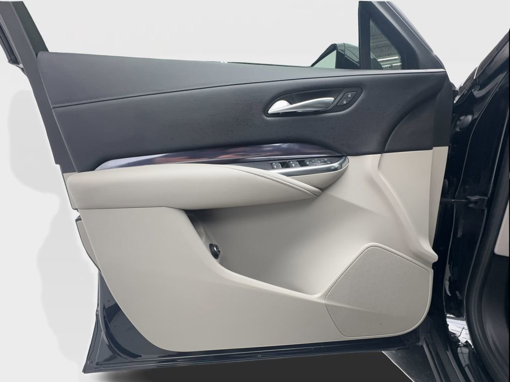 Used 2022 Cadillac XT4 Luxury w/ Cold Weather Package image 24