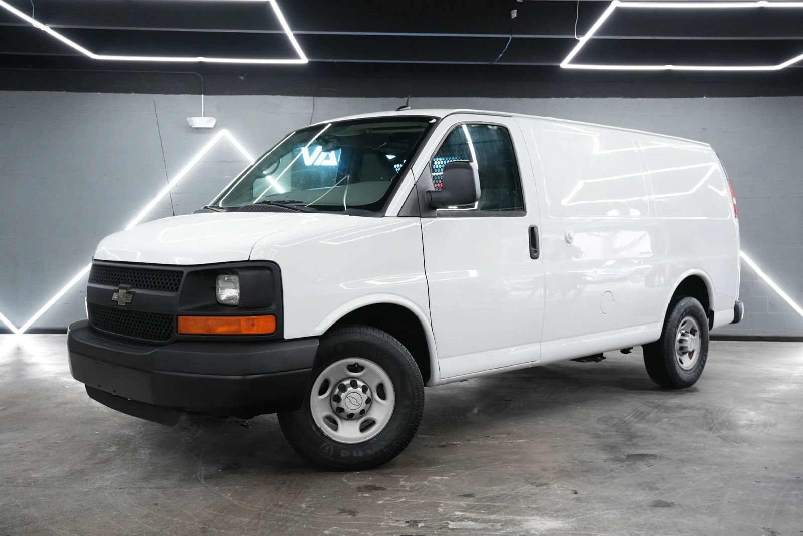 Used 2015 Chevrolet Express 2500 RWD image 1
