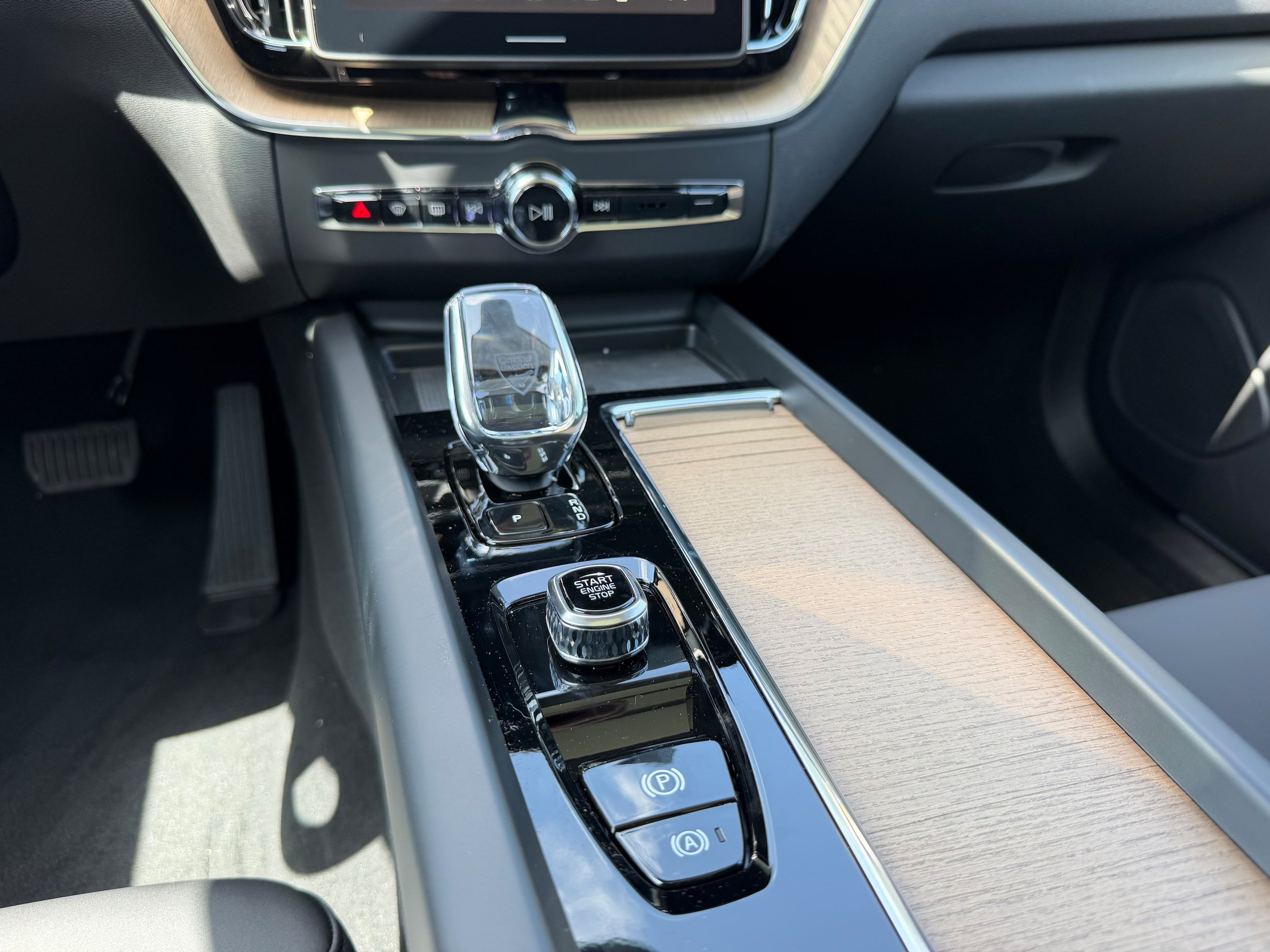 New 2026 Volvo XC60 T8 Plus w/ Climate Package AWD/4WD image 13